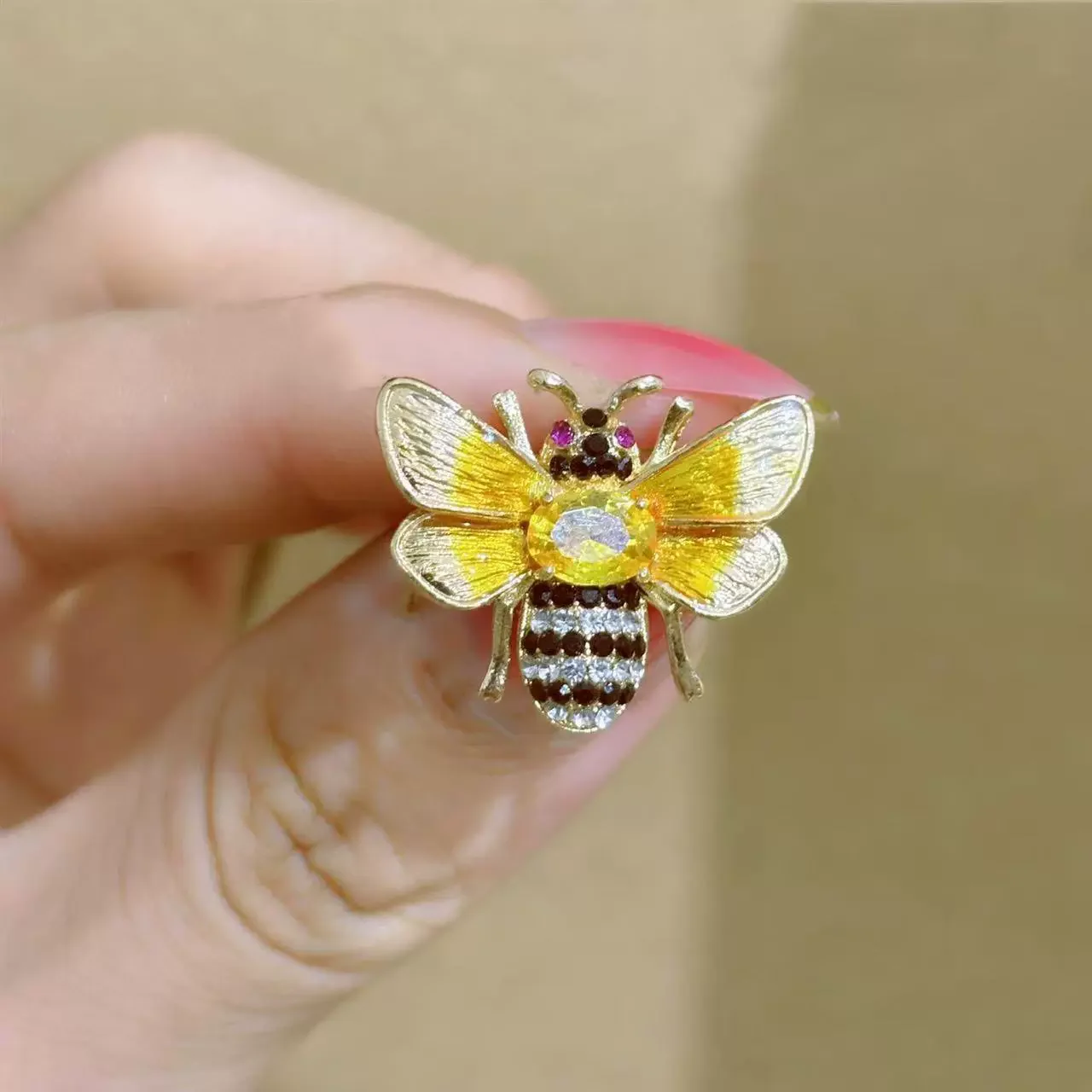 1Pc Trendy Little Bee Brooch f - Men'S Accessories Trends 2025 incelemesi ve fiyatı