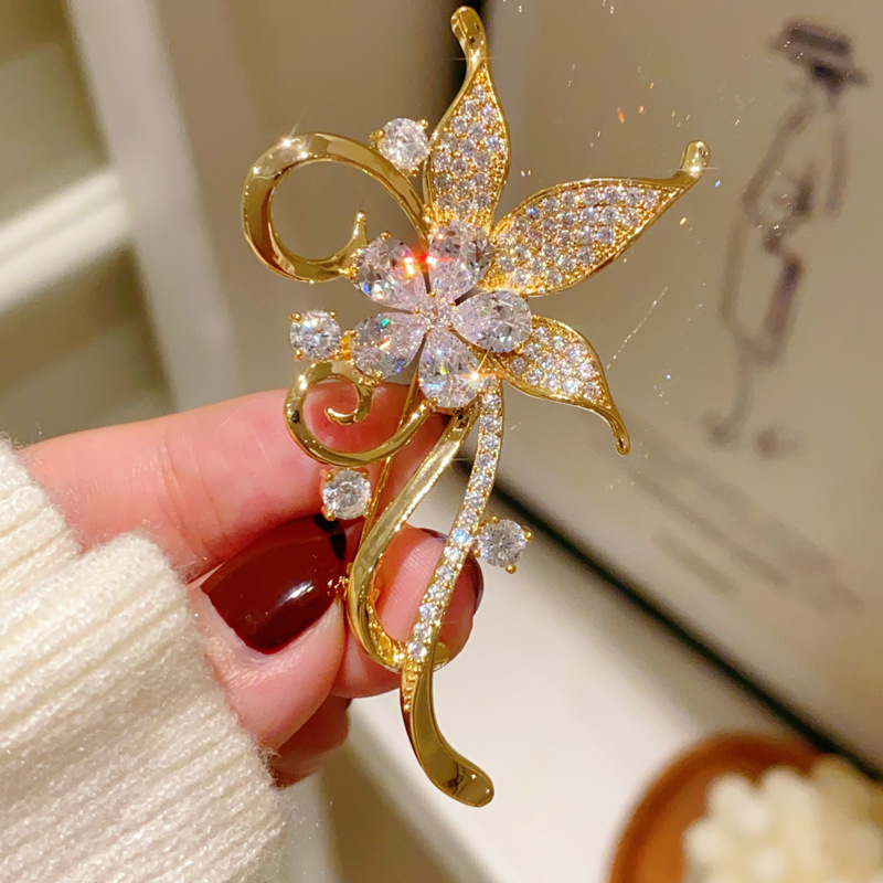 1Pc Vibrant Flower Brooch for  - Men'S Accessories Trends 2025 incelemesi ve fiyatı